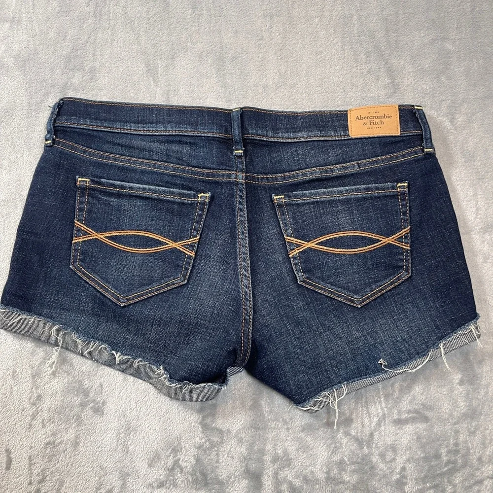 Abercrombie & Fitch Womens Size 4 W27 Dark Wash Raw Hem Denim Cut Off Shorts - Picture 4 of 5